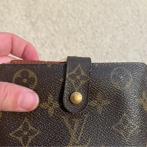 Louis Vuitton monogram‎ kiss-lock women’s wallet